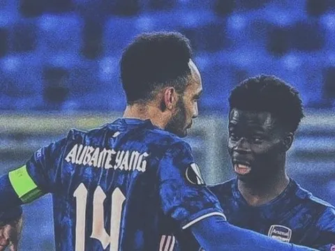 Bỏ lỡ cơ hội vàng, Aubameyang nói 1 câu về Saka