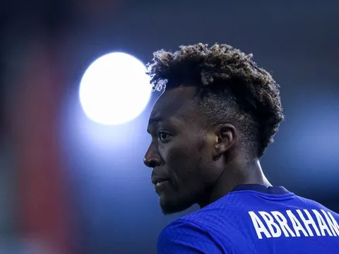 Bỏ quên Abraham, Chelsea đang lặp lại sai lầm tương tự Romelu Lukaku