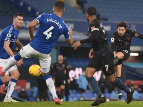 Bỏ xa Man Utd 10 điểm, Man City thiết lập thêm kỷ lục