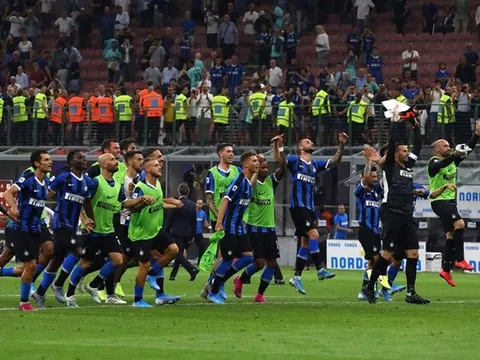 'Nghệ sĩ hài' khai hỏa, Inter Milan vùi dập Lecce trận mở màn