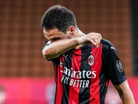 Bản hợp đồng "trên trời rơi xuống" bật khóc trong ngày chia tay AC Milan