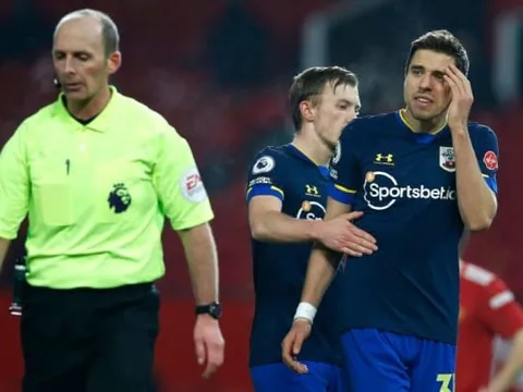 Bóng đá hiện đại: Khi kẻ phản diện cũng chỉ là người bị hại