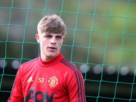 Brandon Williams: Ashley Young đã "đùa" như thế khi tôi được đôn lên đội 1