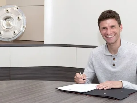 CHÍNH THỨC: Tin vui nối tiếp, Bayern trói chân 'công thần 20 năm'