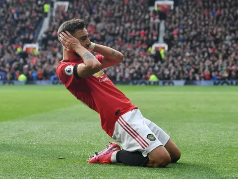 Bruno Fernandes đã bịt tai thì chẳng sợ ai!