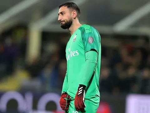 "Buffon đệ nhị" quay "nòng súng" bất ngờ, ông lớn Ngoại hạng Anh mừng rơn
