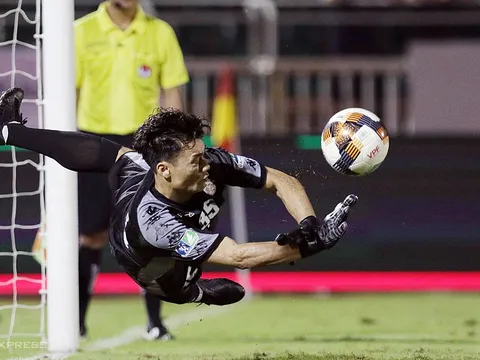 Bùi Tiến Dũng đã cười, nhưng thầy Park thì chưa