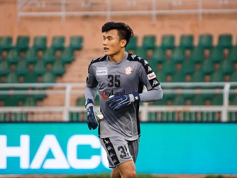 Bùi Tiến Dũng rực sáng trên chấm luân lưu, CLB TP.HCM thẳng tiến vào Tứ kết