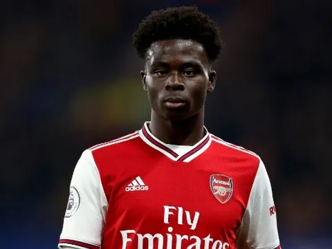 Tim Sherwood chỉ thẳng cầu thủ Arsenal đang cản bước phát triển của Bukayo Saka