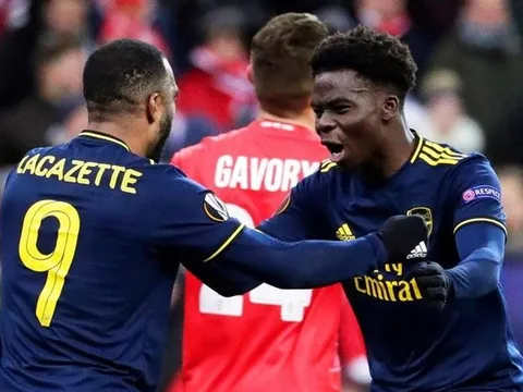 18 tuổi và chỉ đá 4 trận, 'báu vật' Arsenal đã 'tàn phá' Europa League