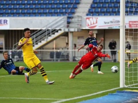 Bùng nổ với cú hat-trick, Sancho phá kỷ lục ghi bàn của Havertz