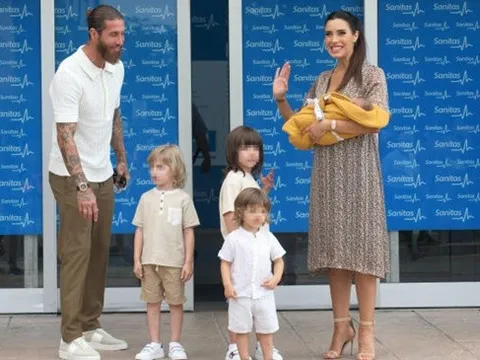 Bước vào kỳ nghỉ, Ramos rạng rỡ chụp ảnh cùng gia đình