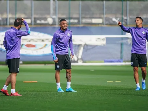 Chuẩn bị trở lại cuộc chiến PL với Liverpool, đây là thái độ của dàn sao Man City