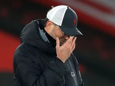 Cá cược với 'tấm chiếu mới', Klopp bị lật kèo phải đầu hàng