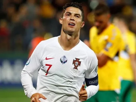 "Cà khịa" Ronaldo, cựu sao Liverpool nhận cái kết đắng lòng