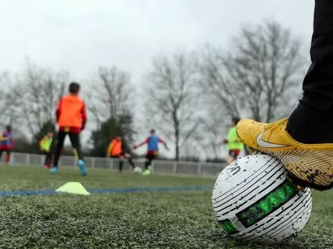 Các giải bóng đá Bỉ kết thúc theo cách Liverpool, Barcelona mơ ước