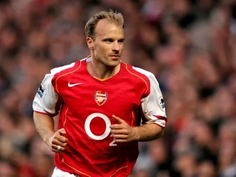 Cái bắt tay định mệnh đưa Bergkamp tới Arsenal