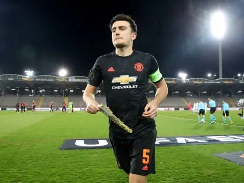 Cải tổ phòng tuyến, MU mang "đá tảng tuổi teen" về đá cặp cùng Maguire?