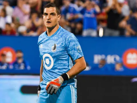 Cản phá 9 cú sút trong vòng cấm, cựu thủ môn Arsenal nhận điểm 10 hoàn hảo