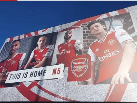 Arsenal quảng cáo rầm rộ cho "bộ cánh" mới mùa giải 2019/2020