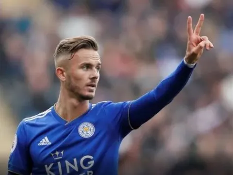 Fan Quỷ đỏ đồng loạt gọi đội nhà là Monotoring FC