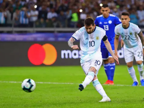 Messi ghi bàn, Armani cứu thua 11m; Argentina nhọc nhằn có 1 điểm trước Paraguay