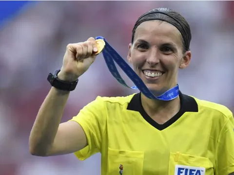 Stephanie Frappart, nữ trọng tài bắt Siêu cúp châu Âu có gì đặc biệt?
