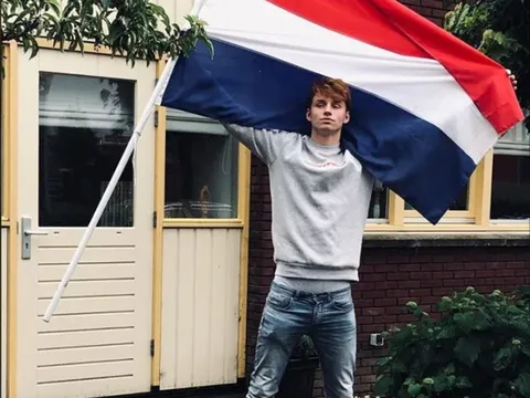 Fan Liverpool: "Cậu ấy phòng ngự rất kinh nghiệm và có vẻ giống Gomez"