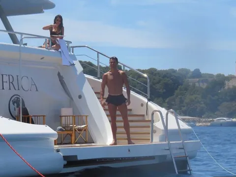 Ronaldo bạo chi 180 nghìn bảng/tuần thuê siêu du thuyền xa xỉ!