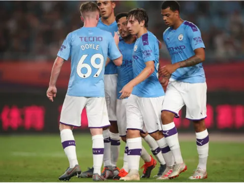 Sterling lập cú đúp, Man City vào chơi chung kết sau màn "hủy diệt" West Ham