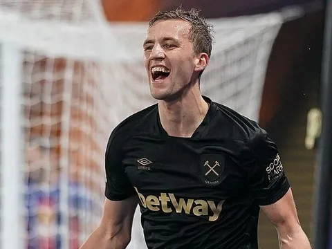 Carlton Cole gây sốc, khẳng định Bruno Fernandes kém hơn sao West Ham