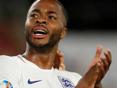 Carragher ví "kẻ phản bội" của Liverpool như Ronaldo mới