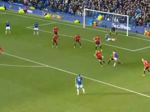 XONG! Rõ lý do Everton bị tước đoạt bàn thắng trước Man Utd