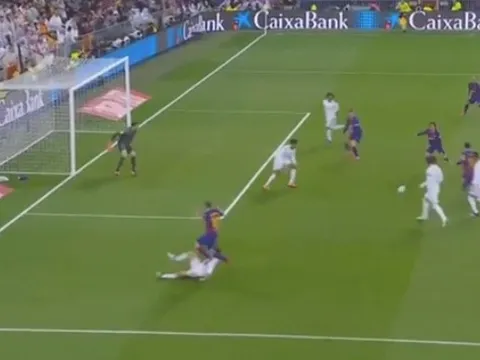 Cựu sao Chelsea làm, người cũ Liverpool phá, derby Super Lig bất phân thắng bại