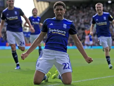 'Chiến tranh' vì Sancho, MU và Chelsea tiếp tục giành giật Bellingham