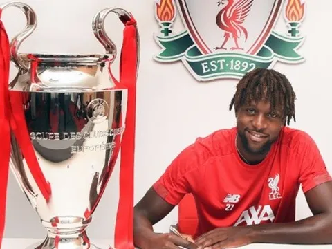 CHÍNH THỨC: 'Kẻ đập nát Barca' ký hợp đồng mới với Liverpool