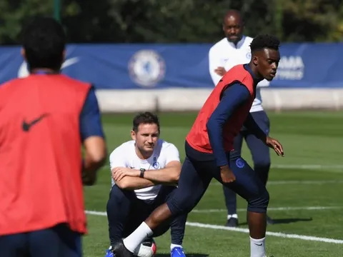 Lampard: "Hudson-Odoi phải lấy ngôi sao Man City làm hình mẫu"