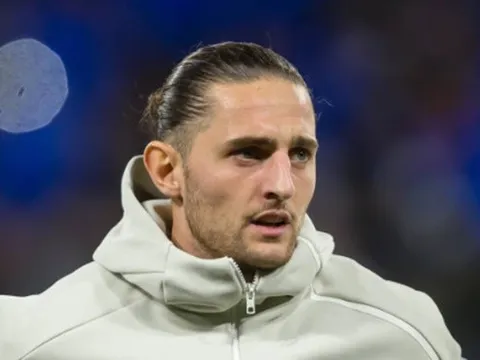 Man Utd mua tiền vệ từ Juventus: Gặp khó vì mẹ của ngôi sao