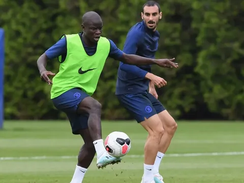 NÓNG! Trụ cột quan trọng nhất trở lại, Chelsea tự tin đấu Man Utd