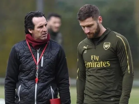 Fan Arsenal: "Cậu ta không ra sân, chúng ta có thể thư giãn rồi"