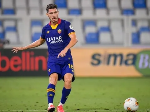 CHÍNH THỨC: Chưa đón Smalling, Roma đã để trung vệ đầu tiên ra đi