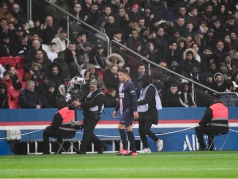 Hudson-Odoi nói gì về bức ảnh nổi tiếng cùng Samuel Eto'o?