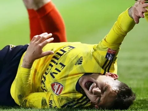 XONG! Arsenal thông báo tin sốc về Torreira và Chambers