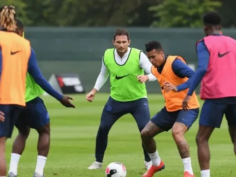 Chật vật trong màu áo mới, "chân chuyền 85 triệu" bắt đầu thấy nhớ Real