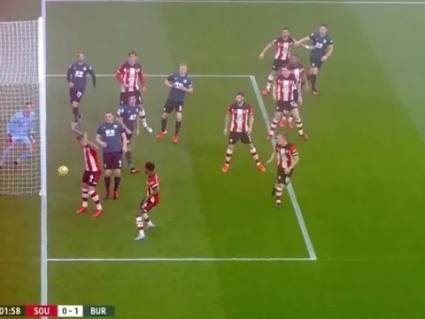 Cựu sao Liverpool cố tình để Burnley xé lưới Southampton?