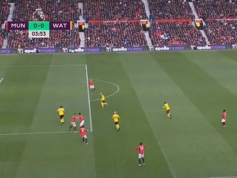 Vừa vào trận, Maguire và Matic đã... tấu hài