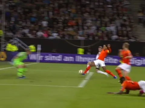 Thống kê không thể tin nổi của Van Dijk ở trận Đức 2-4 Hà Lan