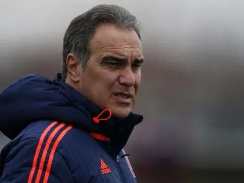 "Cậu ấy đang trở thành vật tế ở Barcelona..."