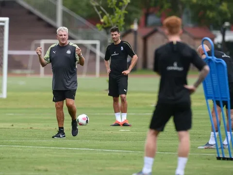 "Cậu ấy rất giống Carrick. Tôi không biết cậu ấy sẽ tới Man Utd"