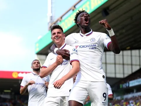 'Cậu ấy trông hoàn toàn khác ở vị trí đó'